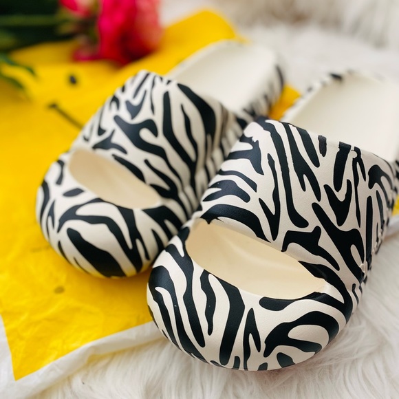 Zebra Platform Comfort Sandals - Picture 2 of 7